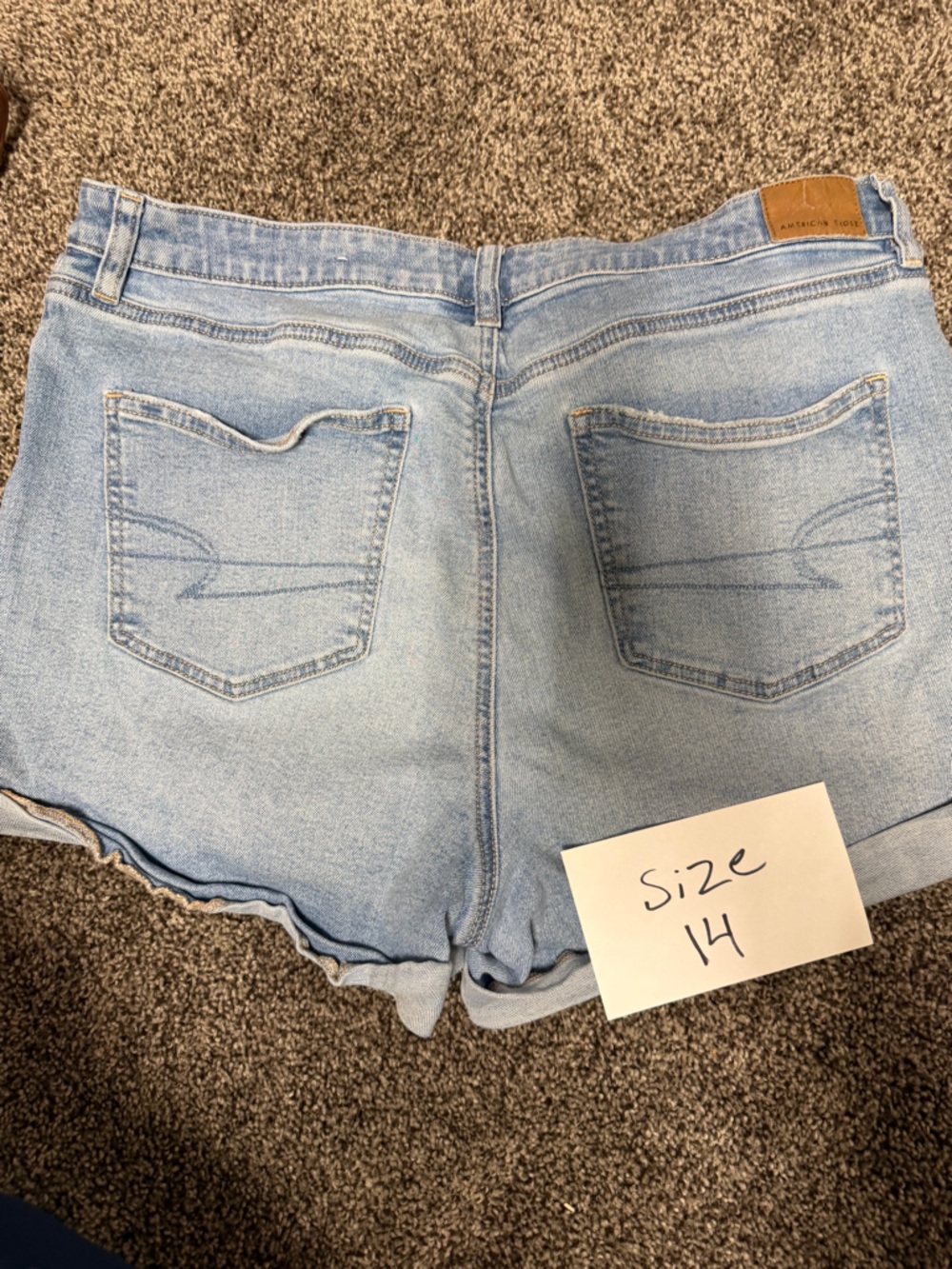 American Eagle Outfitters Light Wash Denim Cuffed Women's Shorts - Picture 2 of 2